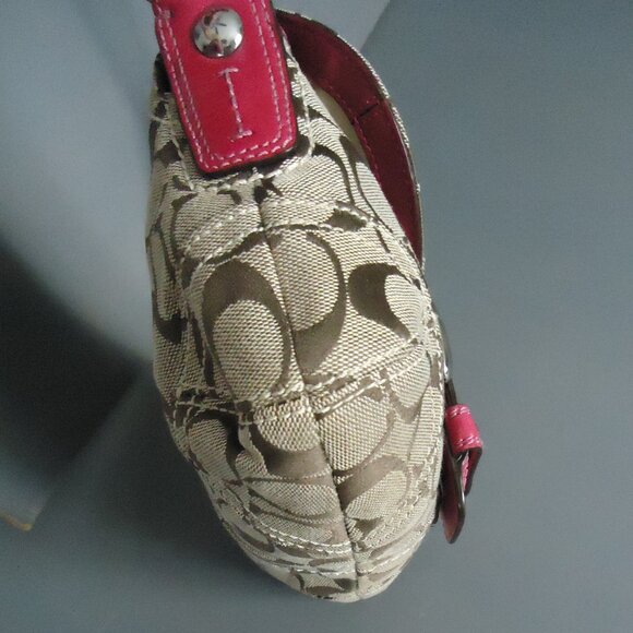 Coach M0773-11860 Soho leather trim shoulder bag. - Picture 9 of 16